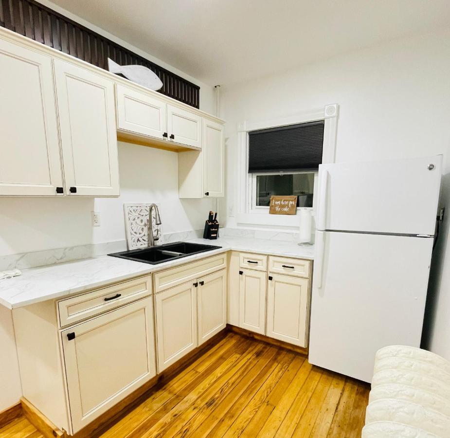 Delightful 2Br Apartment With Balcony - 15 Min From Mohegan Sun- Foxwoods Casinos & Mystic Нью-Лондон Екстер'єр фото