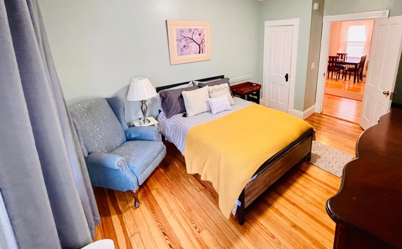 Delightful 2Br Apartment With Balcony - 15 Min From Mohegan Sun- Foxwoods Casinos & Mystic Нью-Лондон Екстер'єр фото