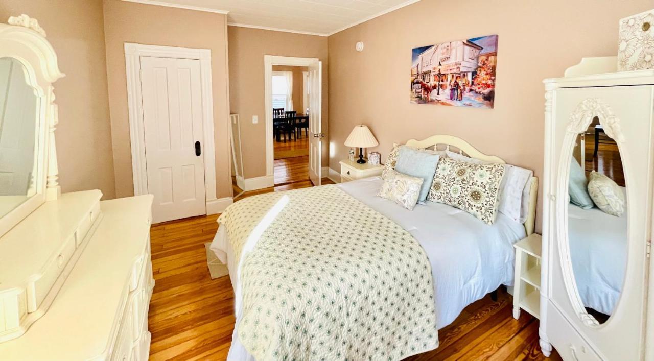 Delightful 2Br Apartment With Balcony - 15 Min From Mohegan Sun- Foxwoods Casinos & Mystic Нью-Лондон Екстер'єр фото