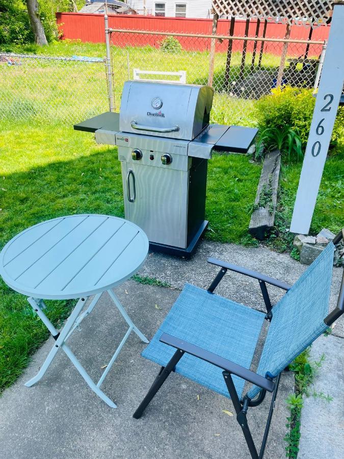 Delightful 2Br Apartment With Balcony - 15 Min From Mohegan Sun- Foxwoods Casinos & Mystic Нью-Лондон Екстер'єр фото