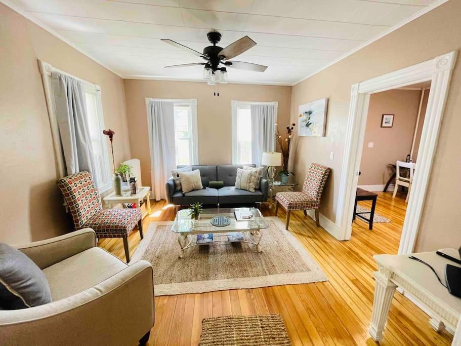 Delightful 2Br Apartment With Balcony - 15 Min From Mohegan Sun- Foxwoods Casinos & Mystic Нью-Лондон Екстер'єр фото