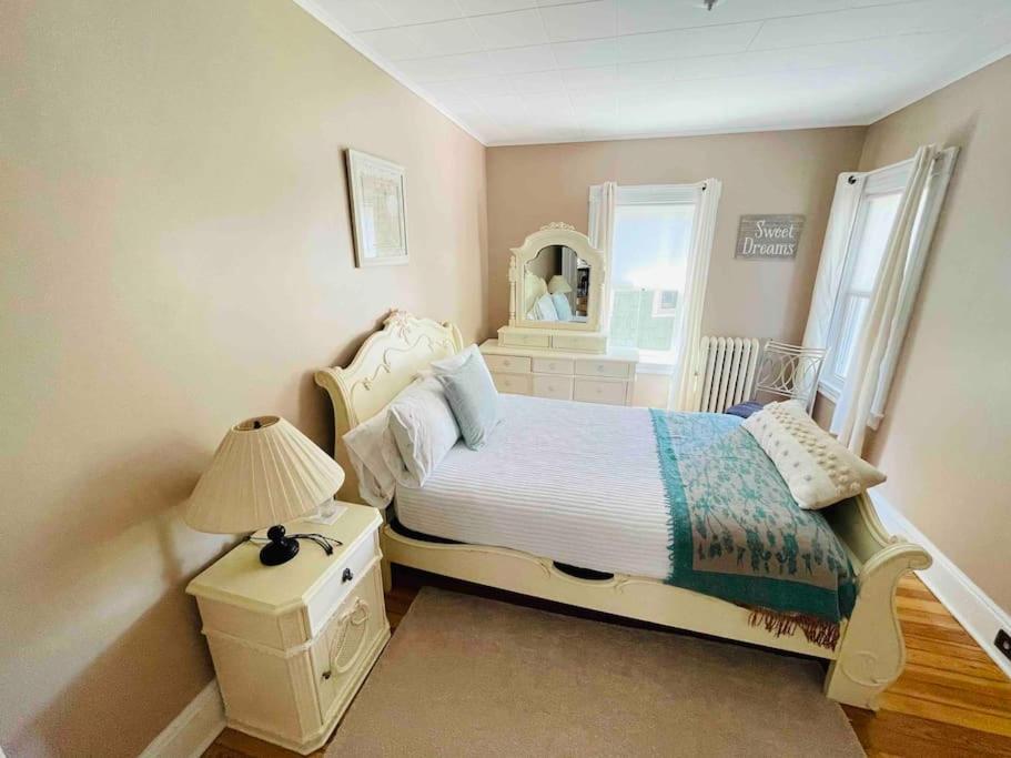 Delightful 2Br Apartment With Balcony - 15 Min From Mohegan Sun- Foxwoods Casinos & Mystic Нью-Лондон Екстер'єр фото