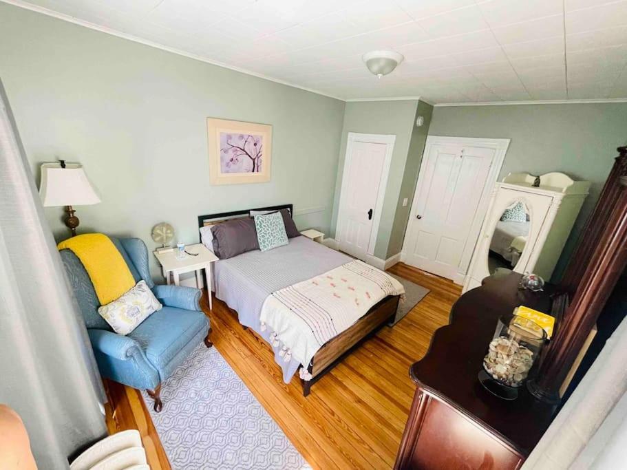 Delightful 2Br Apartment With Balcony - 15 Min From Mohegan Sun- Foxwoods Casinos & Mystic Нью-Лондон Екстер'єр фото