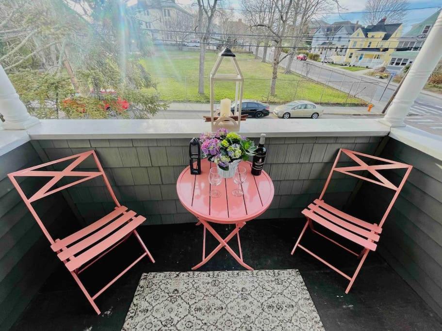 Delightful 2Br Apartment With Balcony - 15 Min From Mohegan Sun- Foxwoods Casinos & Mystic Нью-Лондон Екстер'єр фото