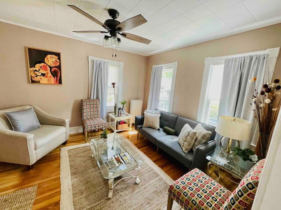 Delightful 2Br Apartment With Balcony - 15 Min From Mohegan Sun- Foxwoods Casinos & Mystic Нью-Лондон Екстер'єр фото