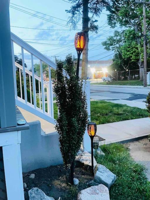 Delightful 2Br Apartment With Balcony - 15 Min From Mohegan Sun- Foxwoods Casinos & Mystic Нью-Лондон Екстер'єр фото