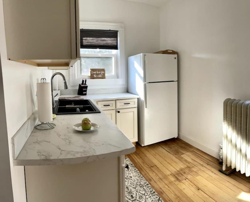 Delightful 2Br Apartment With Balcony - 15 Min From Mohegan Sun- Foxwoods Casinos & Mystic Нью-Лондон Екстер'єр фото