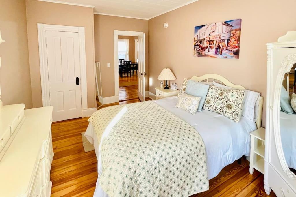 Delightful 2Br Apartment With Balcony - 15 Min From Mohegan Sun- Foxwoods Casinos & Mystic Нью-Лондон Екстер'єр фото