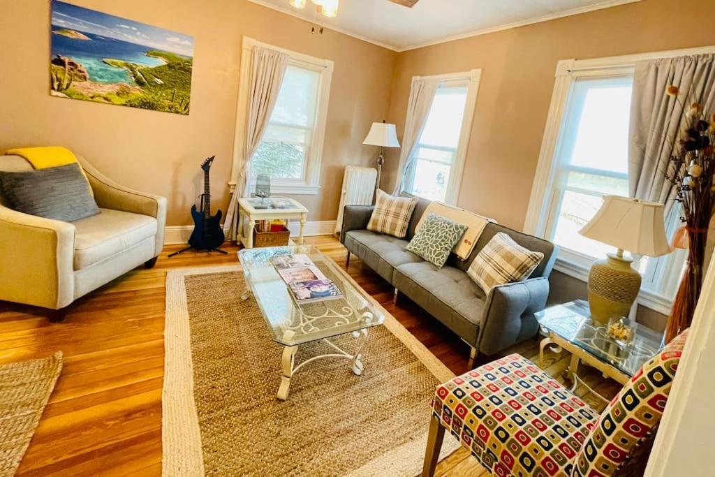 Delightful 2Br Apartment With Balcony - 15 Min From Mohegan Sun- Foxwoods Casinos & Mystic Нью-Лондон Екстер'єр фото