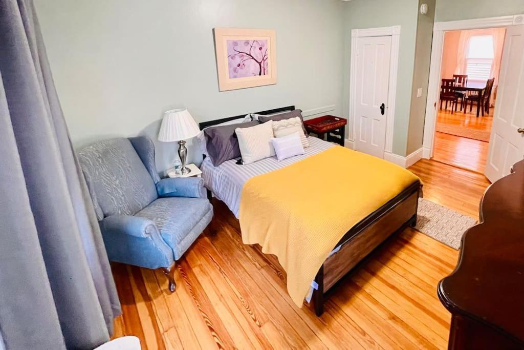 Delightful 2Br Apartment With Balcony - 15 Min From Mohegan Sun- Foxwoods Casinos & Mystic Нью-Лондон Екстер'єр фото